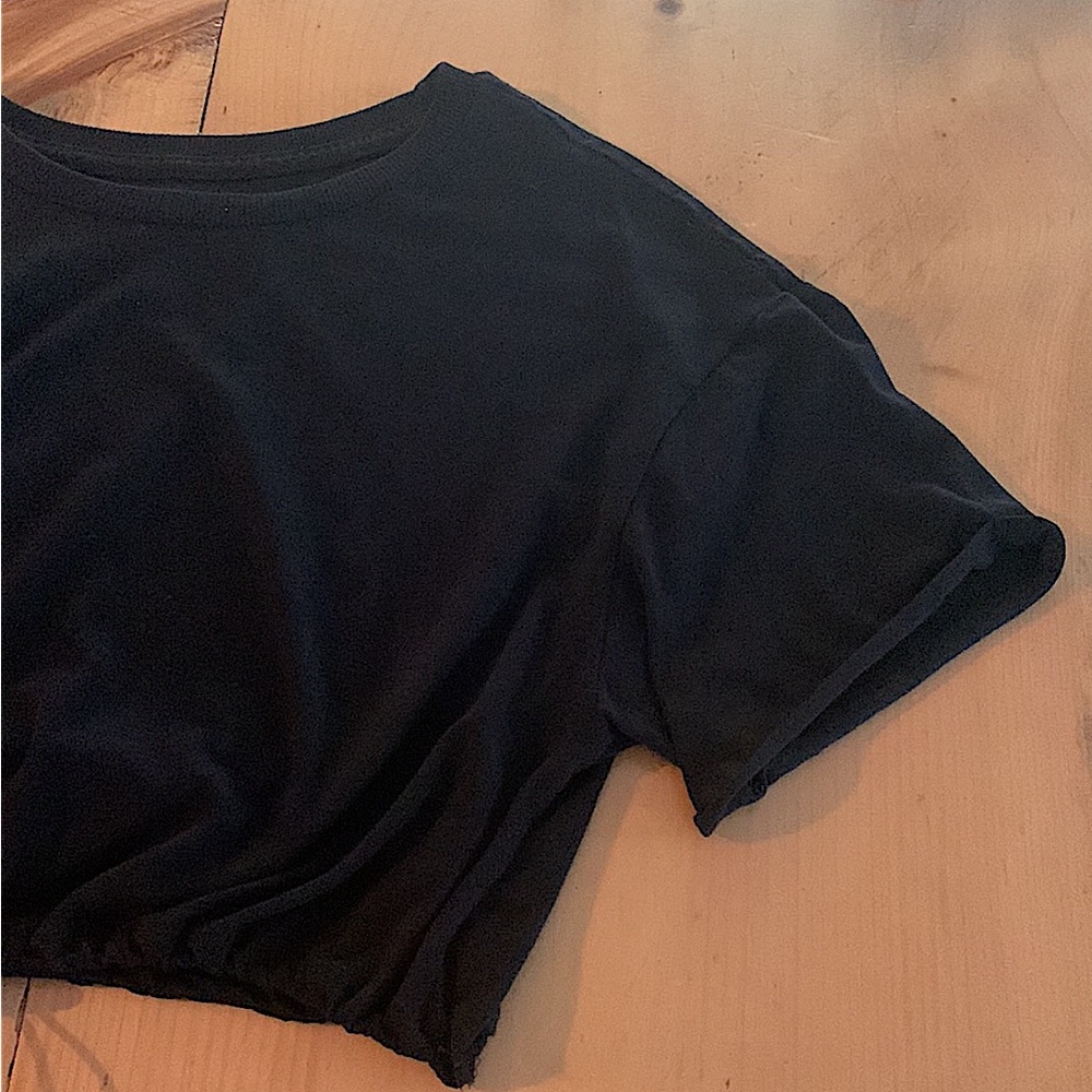 Cropped tee